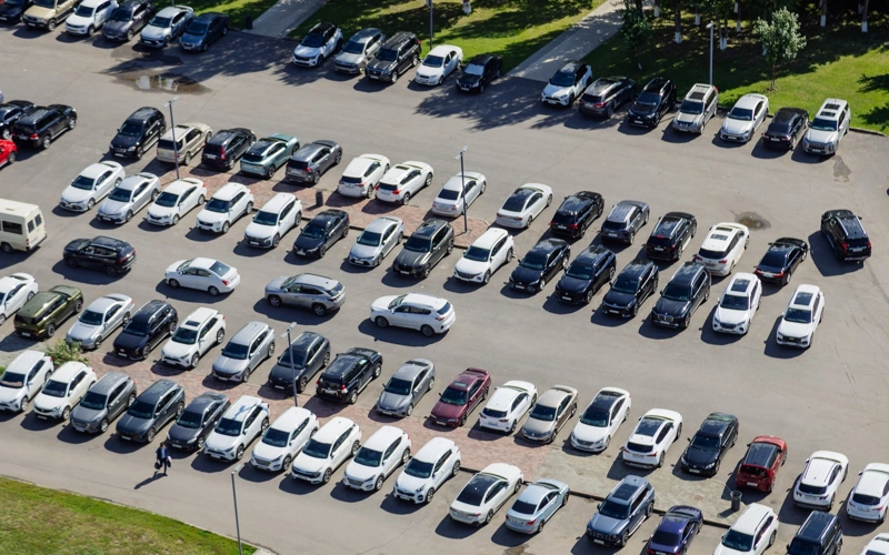 Китайские электрокары обгоняют Tesla в Европе: продажи американского бренда упали до 89%