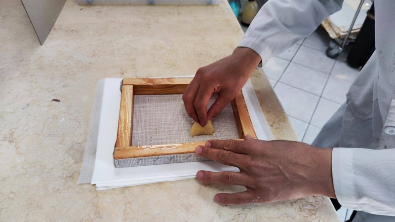 Қолжазбалар және сирек кітаптар ұлттық орталығында алғаш рет қағаз құю әдісі тәжірибеге енгізіле бастады