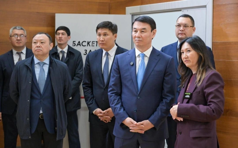 Аким Алматы посетил новый спорткомплекс и Национальную библиотеку
