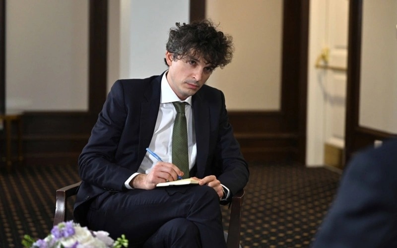 мухбир мухбир