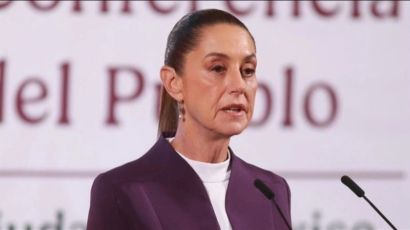 Мексикада мас ер адам қоғамдық іс-шарада президентті сүймек болды