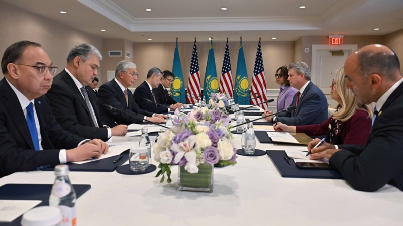 Prezıdent amerıkalyq kongressmenderdi qabyldady