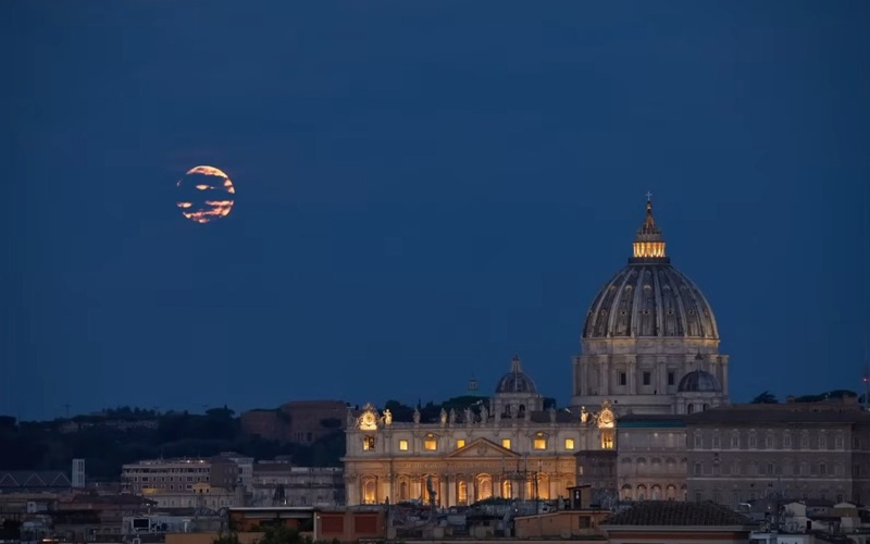 The largest Moon of 2025 illuminated the sky over Kazakhstan The largest Moon of 2025 illuminated the sky over Kazakhstan