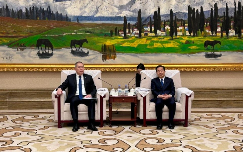 哈萨克斯坦驻华大使努雷舍夫在乌鲁木齐会见新疆党委书记陈小江