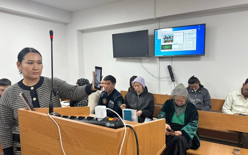 «Elge kómek» qorynyń basshysy Іlııas Sarıev sotynda taǵy daý boldy