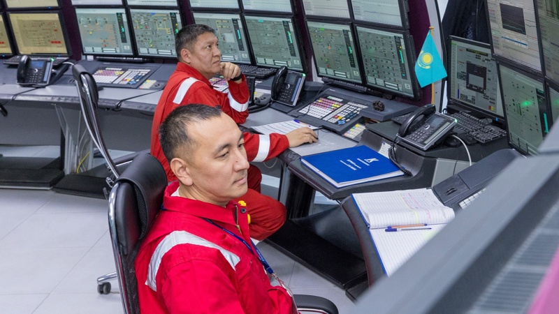 жұмысшы мұнай-газ, қызметкер