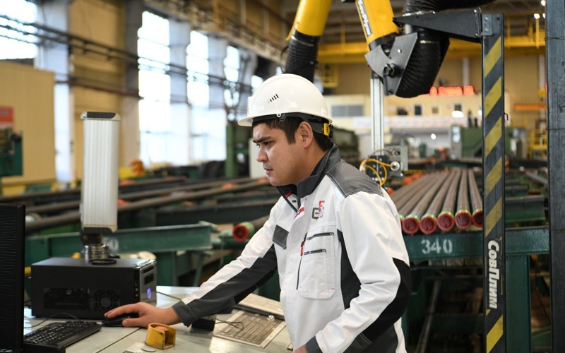 Oljas Bektenov Oralda jergilikti kásiporyndardyń tynys-tirshiligimen tanysty Oljas Bektenov Oralda jergilikti kásiporyndardyń tynys-tirshiligimen tanysty