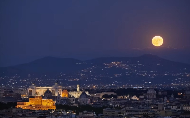 The largest Moon of 2025 illuminated the sky over Kazakhstan The largest Moon of 2025 illuminated the sky over Kazakhstan