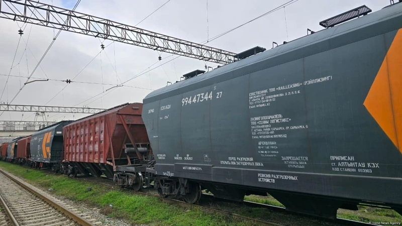 Train carrying Kazakh wheat to Armenia arrives in Bakг