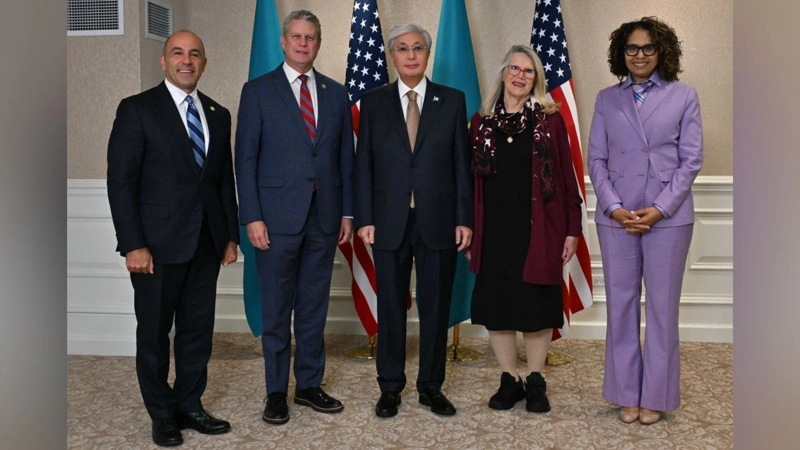 Prezıdent amerıkalyq kongressmenderdi qabyldady