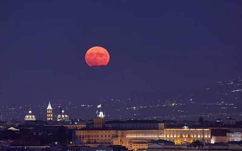 The largest Moon of 2025 illuminated the sky over Kazakhstan The largest Moon of 2025 illuminated the sky over Kazakhstan