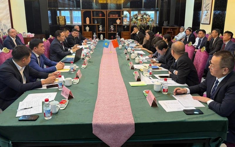 Қазақстан мен ҚХР автотасымалдарға рұқсат беру бойынша шектеусіз жүйеге көшуге келісті