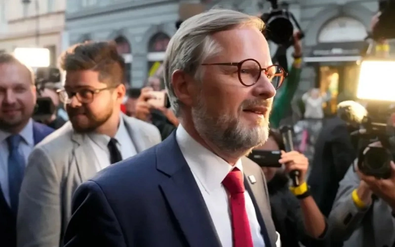 Президент Чехии принял отставку правительства