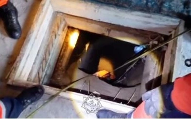 В колодец глубиной 14 метров упал рабочий в Талдыкоргане