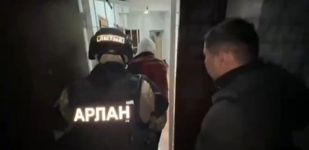 Shymkentte memlekettik qyzmetshiden 10 mln teńge bopsalady degen kúdikpen bloger ustaldy