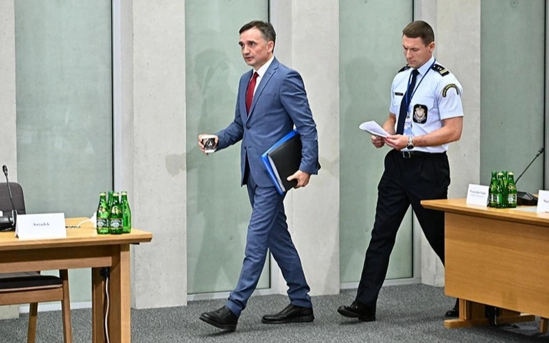 Polsha prokýratýrasy burynǵy Ádilet mınıstrin qamaýǵa alýdy buıyrdy