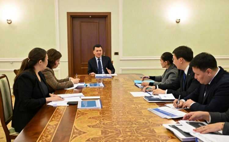 Ерлан Карин провел совещание по вопросам обеспечения безопасности детей