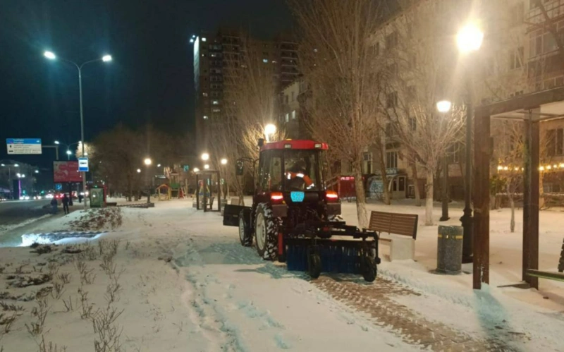 Astanada túngi ýaqytta qar kúreý jumysyna 1200-den astam arnaıy tehnıka jumyldyrylady