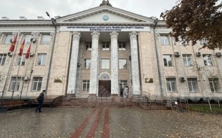 Qyrǵyzstandaǵy parlament saılaýy: 467 kandıdat tirkeldi 