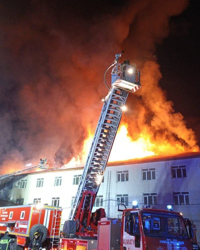 Детский дом горит в Алматы Детский дом горит в Алматы