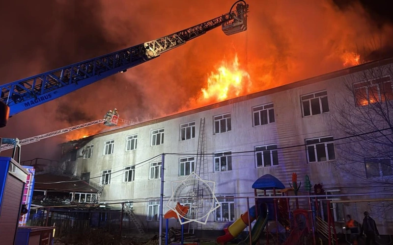 Детский дом горит в Алматы