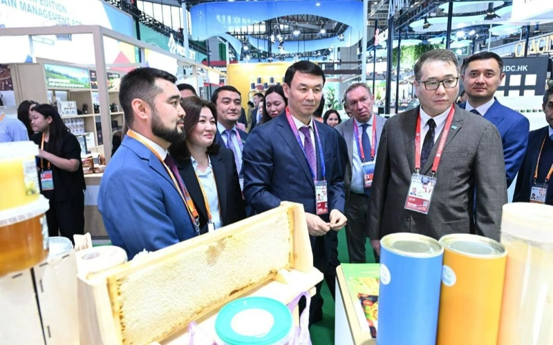 Shanhaıda ótip jatqan halyqaralyq kórmede almatylyq 12 kompanııa ónimderin usyndy
