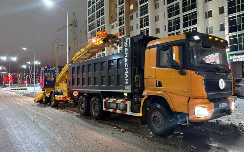 Astanada túngi ýaqytta qar kúreý jumysyna 1 100-den astam arnaıy tehnıka jumyldyrylady