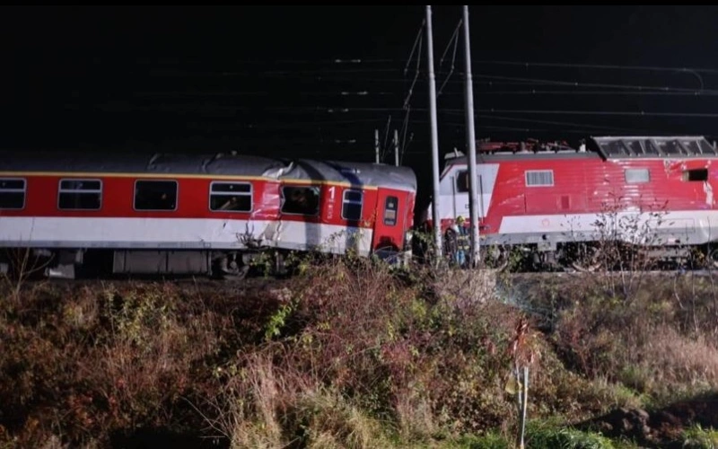 Два пассажирских поезда столкнулись на западе Словакии