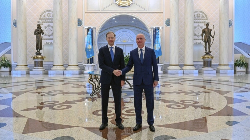 Roman Sklyar and Denis Manturov