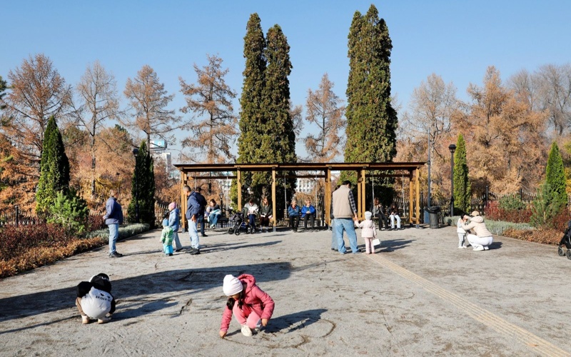 Алматыда Назарбаев даңғылы бойында жаңа сквер ашылды