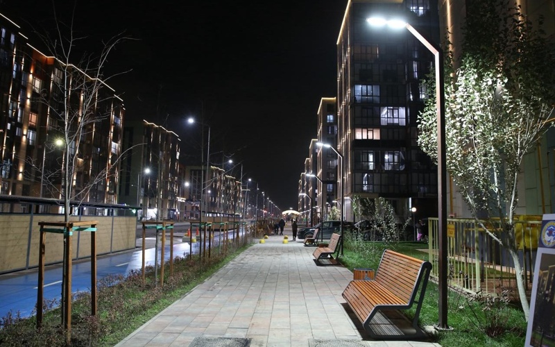 Дархан Сатыбалды оценил результаты освещения фасадов в новых микрорайонах