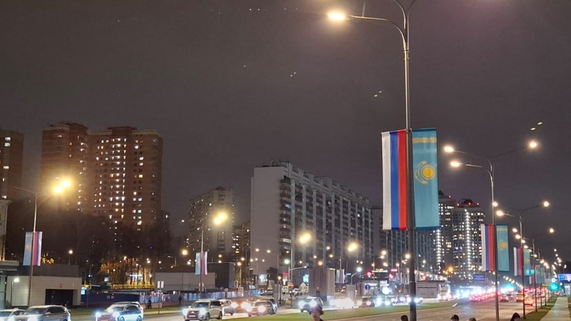 Москва готовится к визиту Токаева: на улицах города вывесили флаги двух стран