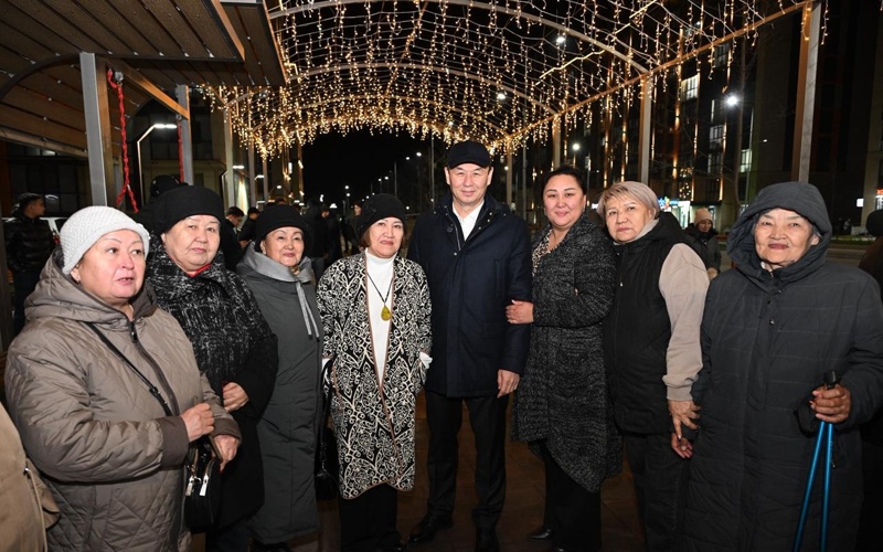 Дархан Сатыбалды оценил результаты освещения фасадов в новых микрорайонах