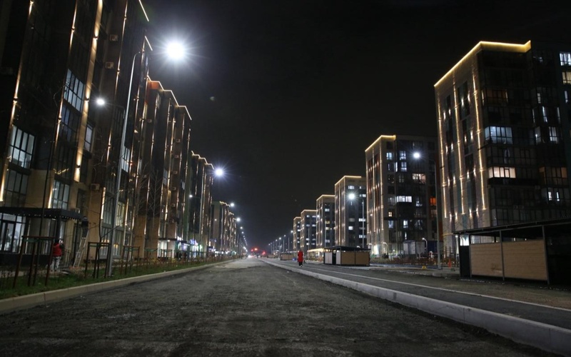 Дархан Сатыбалды оценил результаты освещения фасадов в новых микрорайонах