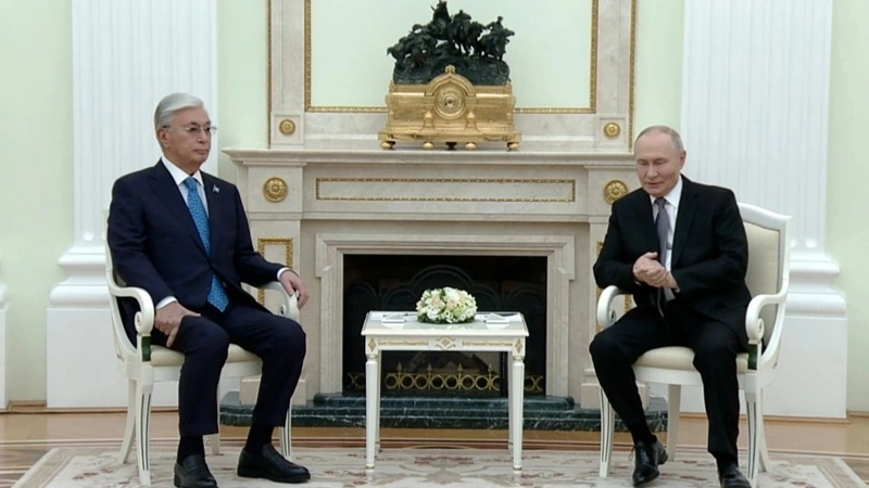 Kassym-Jomart Tokayev, Vladimir Putin begin informal talks at Kremlin