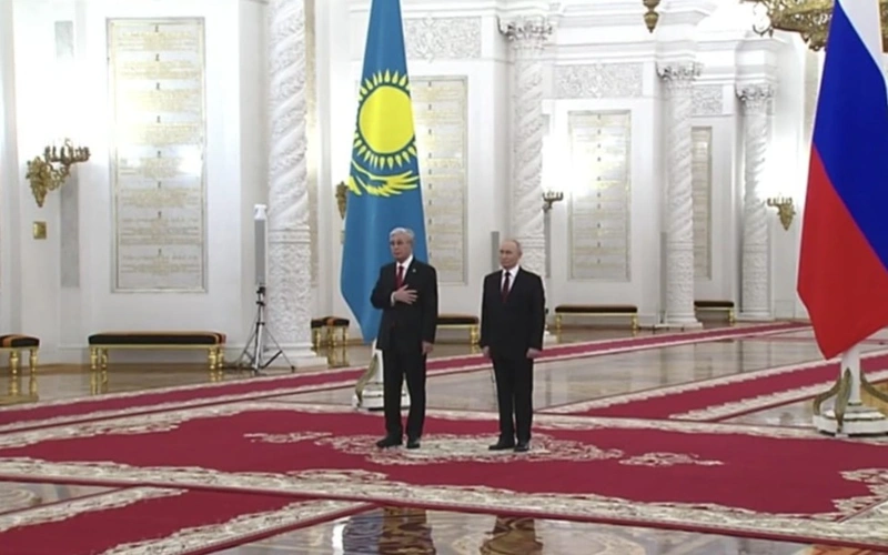 Официальная церемония встречи Президента Казахстана проходит в Кремле