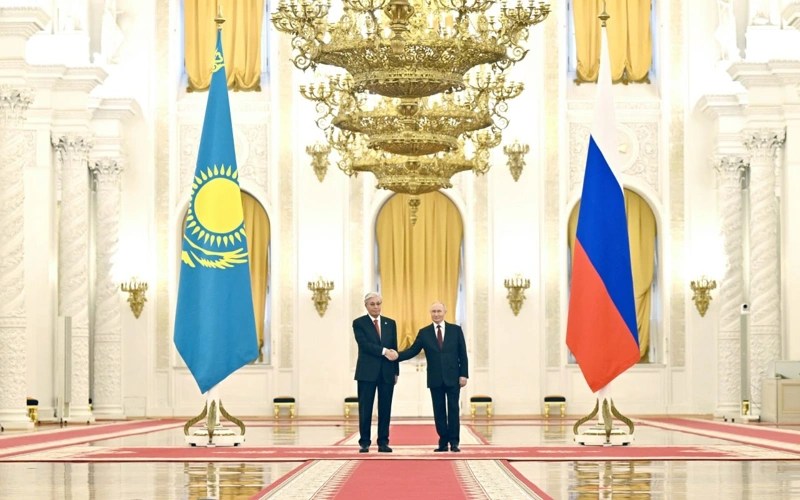 Официальная церемония встречи Президента Казахстана проходит в Кремле