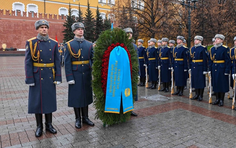 Президент Казахстана возложил цветы к&nbsp;&laquo;Могиле неизвестного солдата&raquo; в&nbsp;Москве