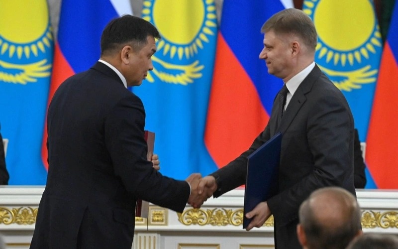 President Kazakhstan and Russia sign 14 documents