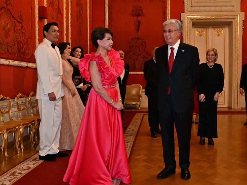 Касым-Жомарт Токаев и Владимир Путин  посетили Гала-концерт