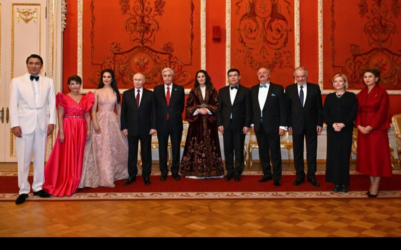 Касым-Жомарт Токаев и Владимир Путин  посетили Гала-концерт