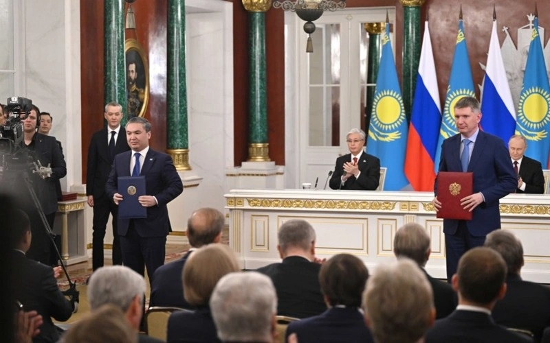 President Kazakhstan and Russia sign 14 documents