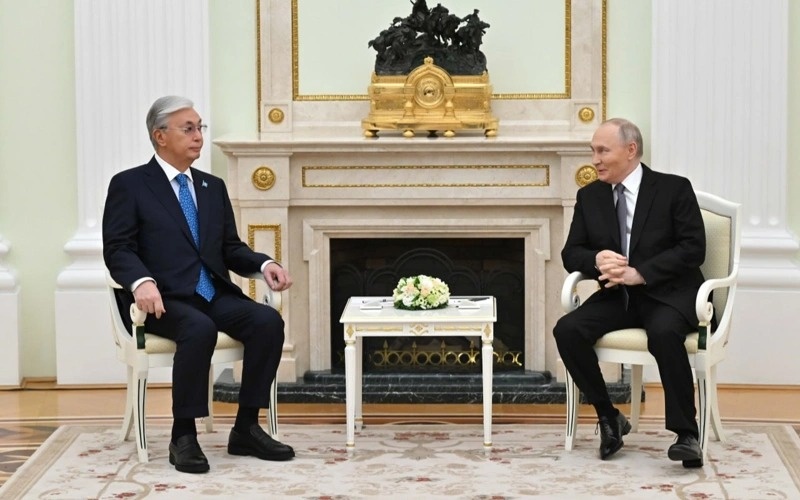 Kazakh, Russian Presidents discuss bilateral relations during informal talks in Moscow 