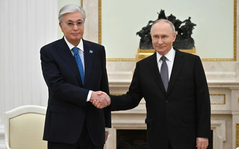 Kazakh, Russian Presidents discuss bilateral relations during informal talks in Moscow 