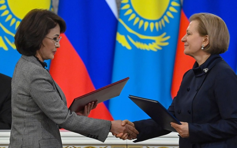 Мемлекеттер басшыларының қатысуымен бірқатар үкіметаралық және ведомствоаралық құжаттарды алмасу рәсімі өтті