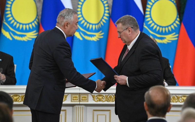 Мемлекеттер басшыларының қатысуымен бірқатар үкіметаралық және ведомствоаралық құжаттарды алмасу рәсімі өтті