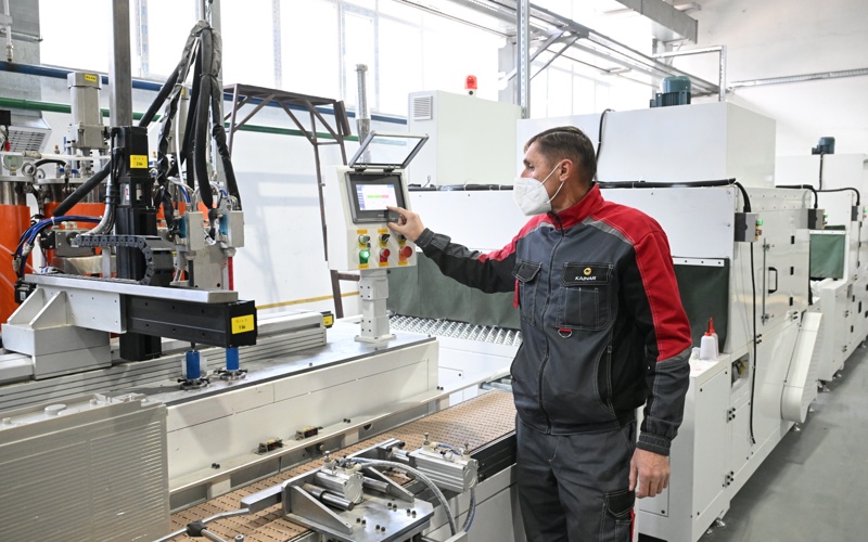 рабочие, завод