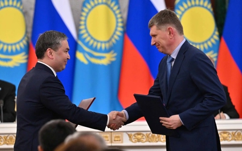 President Kazakhstan and Russia sign 14 documents
