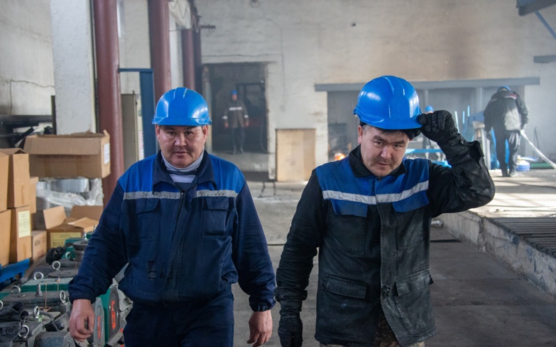 рабочие. завод