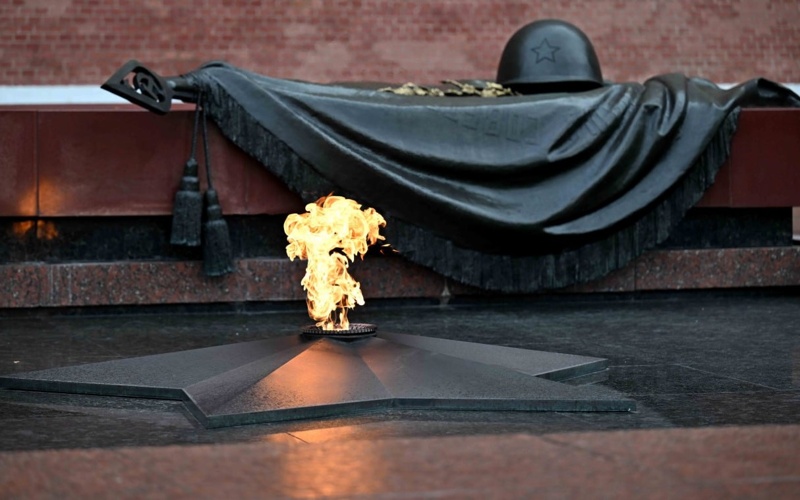 Президент Казахстана возложил цветы к «Могиле неизвестного солдата» в Москве Президент Казахстана возложил цветы к «Могиле неизвестного солдата» в Москве